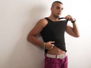 Brunette martinsoul perform anal