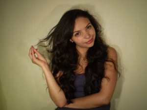 Brunette alexandrita perform dancing
