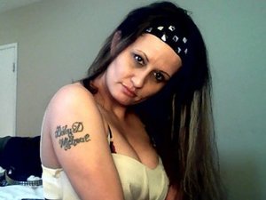 Brunette lovelee perform close