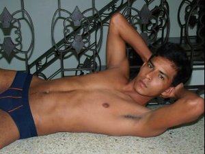 20 yo brunette Sweettyxboy.