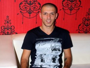 Brunette younghdick perform anal