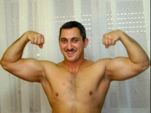 Brunette bubleass perform anal