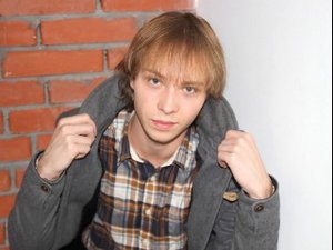 Blonde matthew perform close