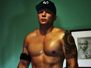 White man ItalianBigBoy like to oil and zoom